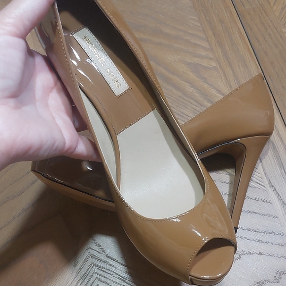 Michael Kors Brown Heels with Patent Leather and Pointed Toe - Picture 5 of 16